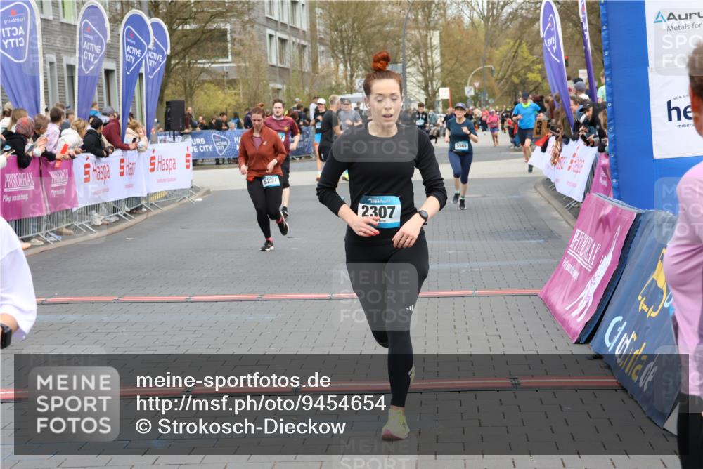 12.04.2026 - 45. Internationalen Wilhelmsburger Insellauf Strokosch-Dieckow http://msf.ph/oto/9454654 12.04.2026 13:04:36 Ziel 3870, 5193, 2307, 5257, 4647, 5565 meine-sportfotos.de