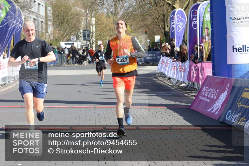 12.04.2026 - 45. Internationalen Wilhelmsburger Insellauf Strokosch-Dieckow http://msf.ph/oto/9454655 12.04.2026 10:42:56 Ziel 2252, 3091, 5442 meine-sportfotos.de