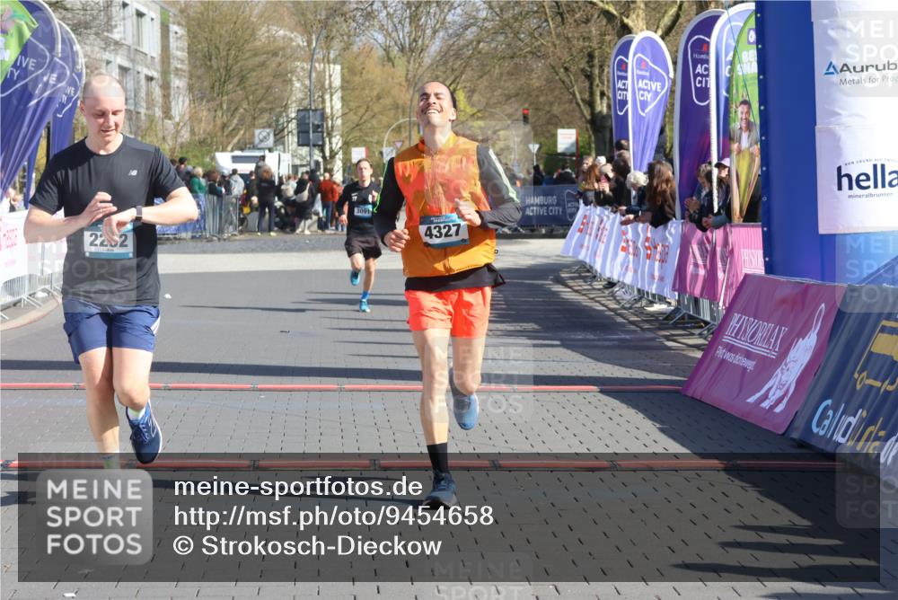 12.04.2026 - 45. Internationalen Wilhelmsburger Insellauf Strokosch-Dieckow http://msf.ph/oto/9454658 12.04.2026 10:42:56 Ziel 2252, 3091, 5442 meine-sportfotos.de