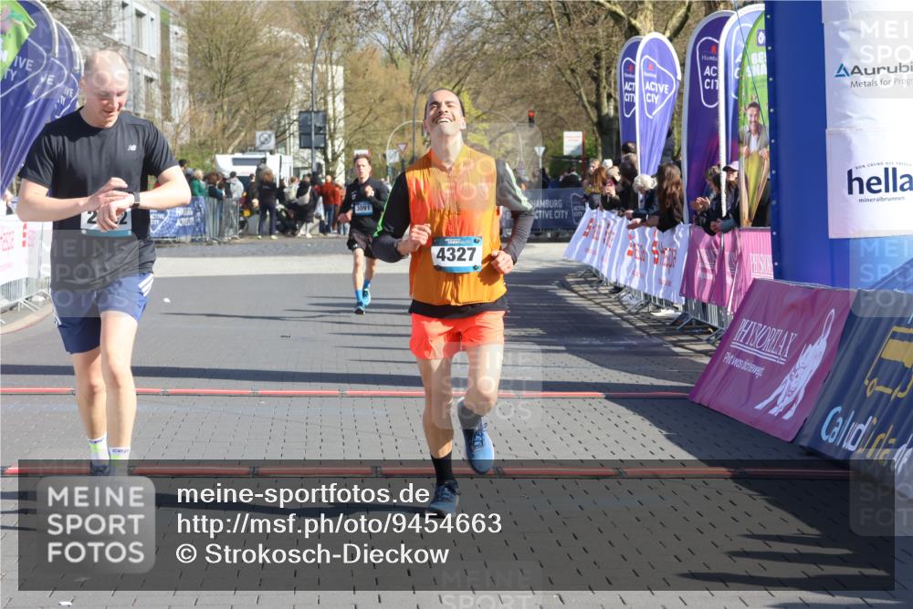 12.04.2026 - 45. Internationalen Wilhelmsburger Insellauf Strokosch-Dieckow http://msf.ph/oto/9454663 12.04.2026 10:42:56 Ziel 2252, 3091, 5442 meine-sportfotos.de