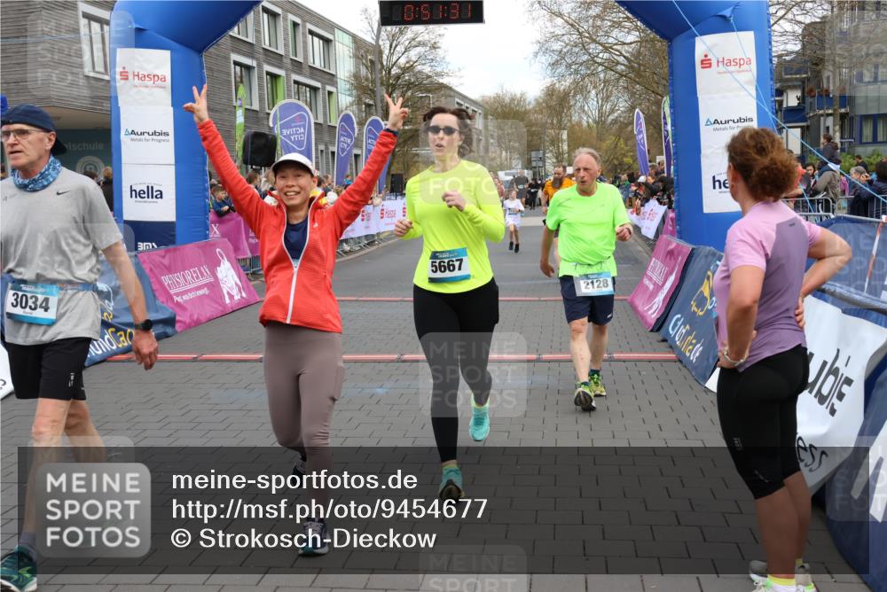 12.04.2026 - 45. Internationalen Wilhelmsburger Insellauf Strokosch-Dieckow http://msf.ph/oto/9454677 12.04.2026 13:04:31 Ziel 5469, 2128, 5667, 2089, 3870, 5193, 2307 meine-sportfotos.de