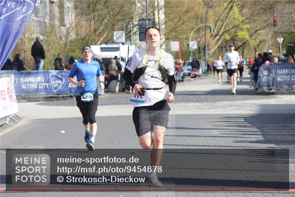 12.04.2026 - 45. Internationalen Wilhelmsburger Insellauf Strokosch-Dieckow http://msf.ph/oto/9454678 12.04.2026 10:30:11 Ziel 3542, 4511, 5459 meine-sportfotos.de