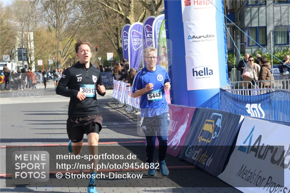 12.04.2026 - 45. Internationalen Wilhelmsburger Insellauf Strokosch-Dieckow http://msf.ph/oto/9454682 12.04.2026 10:43:00 Ziel 3091, 5442 meine-sportfotos.de