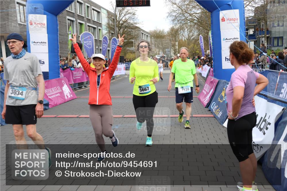 12.04.2026 - 45. Internationalen Wilhelmsburger Insellauf Strokosch-Dieckow http://msf.ph/oto/9454691 12.04.2026 13:04:31 Ziel 5469, 2128, 5667, 2089, 3870, 5193, 2307 meine-sportfotos.de