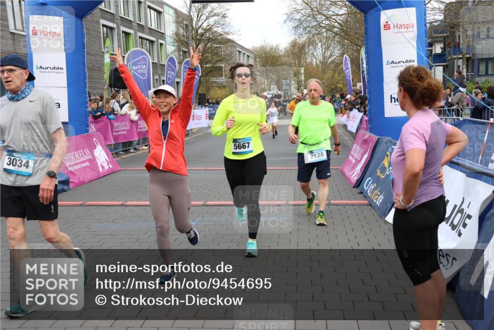 12.04.2026 - 45. Internationalen Wilhelmsburger Insellauf Strokosch-Dieckow http://msf.ph/oto/9454695 12.04.2026 13:04:31 Ziel 5469, 2128, 5667, 2089, 3870, 5193, 2307 meine-sportfotos.de