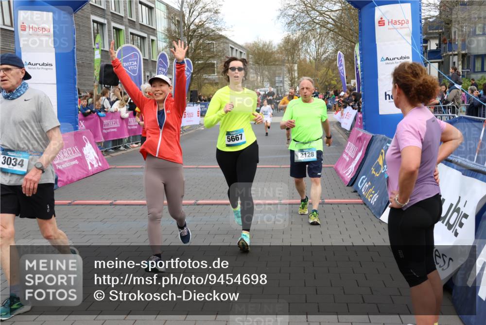 12.04.2026 - 45. Internationalen Wilhelmsburger Insellauf Strokosch-Dieckow http://msf.ph/oto/9454698 12.04.2026 13:04:31 Ziel 5469, 2128, 5667, 2089, 3870, 5193, 2307 meine-sportfotos.de