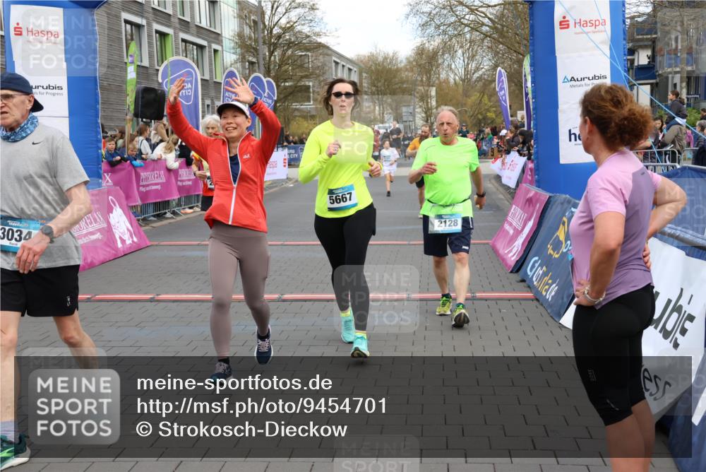12.04.2026 - 45. Internationalen Wilhelmsburger Insellauf Strokosch-Dieckow http://msf.ph/oto/9454701 12.04.2026 13:04:31 Ziel 5469, 2128, 5667, 2089, 3870, 5193, 2307 meine-sportfotos.de