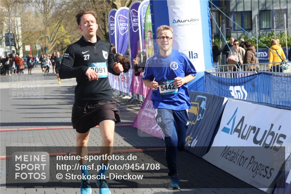 12.04.2026 - 45. Internationalen Wilhelmsburger Insellauf Strokosch-Dieckow http://msf.ph/oto/9454708 12.04.2026 10:43:01 Ziel 3091, 5442 meine-sportfotos.de