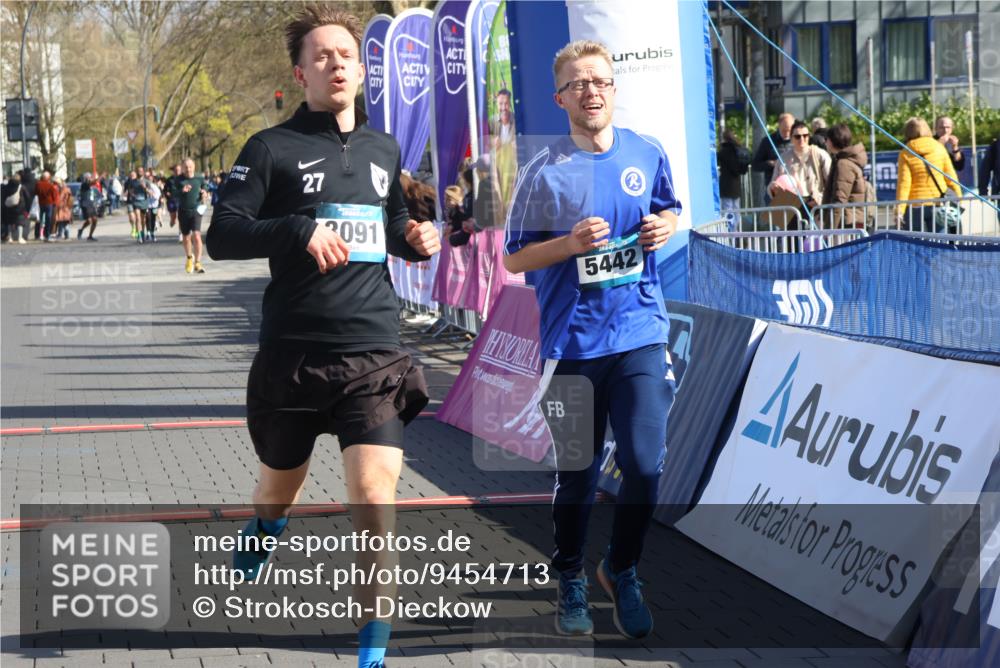 12.04.2026 - 45. Internationalen Wilhelmsburger Insellauf Strokosch-Dieckow http://msf.ph/oto/9454713 12.04.2026 10:43:01 Ziel 3091, 5442 meine-sportfotos.de