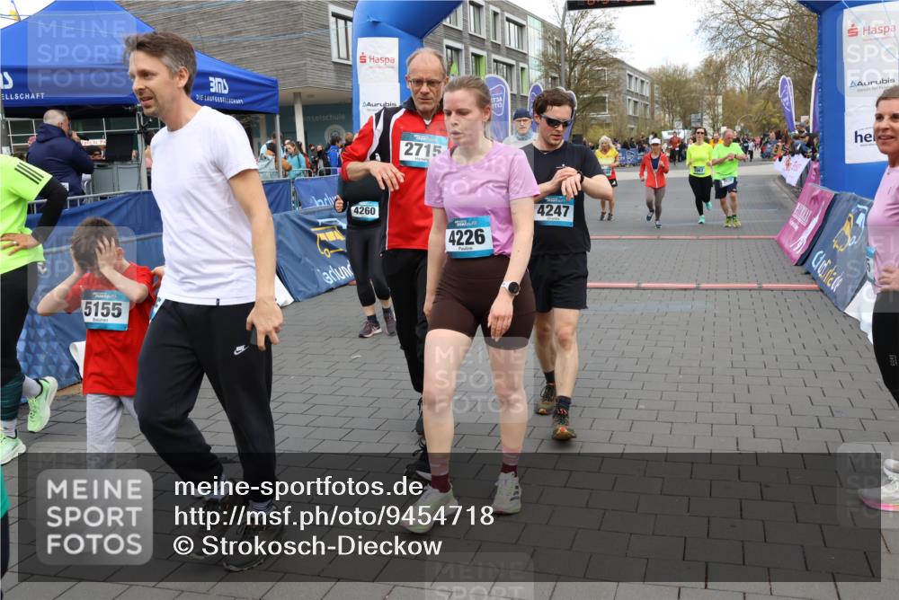 12.04.2026 - 45. Internationalen Wilhelmsburger Insellauf Strokosch-Dieckow http://msf.ph/oto/9454718 12.04.2026 13:04:27 Ziel 4226, 5250, 4247, 2715, 4260, 3034, 5469, 2128, 5667, 2089 meine-sportfotos.de