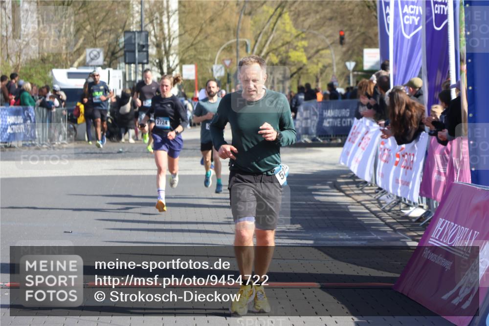 12.04.2026 - 45. Internationalen Wilhelmsburger Insellauf Strokosch-Dieckow http://msf.ph/oto/9454722 12.04.2026 10:43:09 Ziel 5273 meine-sportfotos.de
