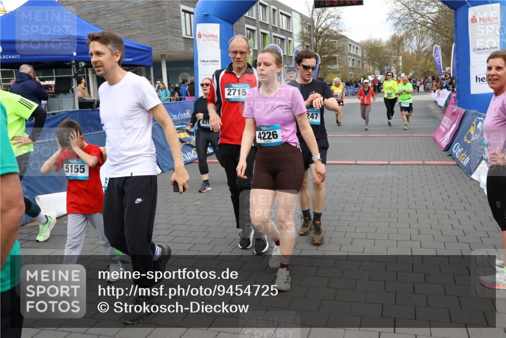 12.04.2026 - 45. Internationalen Wilhelmsburger Insellauf Strokosch-Dieckow http://msf.ph/oto/9454725 12.04.2026 13:04:27 Ziel 4226, 5250, 4247, 2715, 4260, 3034, 5469, 2128, 5667, 2089 meine-sportfotos.de