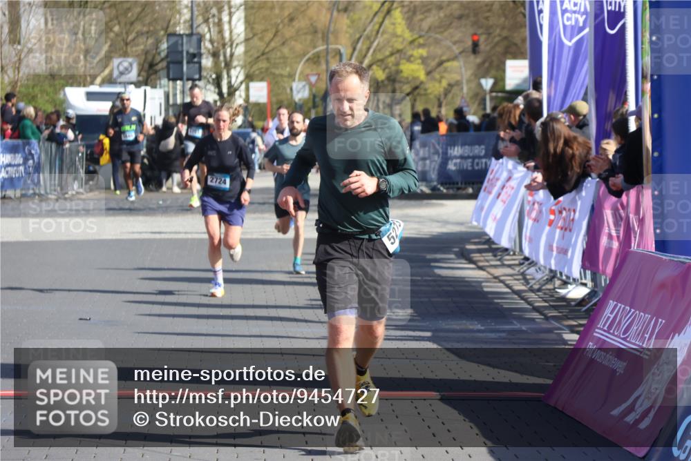 12.04.2026 - 45. Internationalen Wilhelmsburger Insellauf Strokosch-Dieckow http://msf.ph/oto/9454727 12.04.2026 10:43:09 Ziel 5273 meine-sportfotos.de