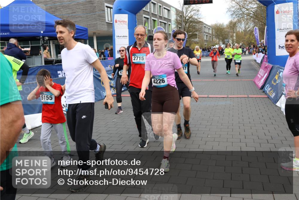 12.04.2026 - 45. Internationalen Wilhelmsburger Insellauf Strokosch-Dieckow http://msf.ph/oto/9454728 12.04.2026 13:04:27 Ziel 4226, 5250, 4247, 2715, 4260, 3034, 5469, 2128, 5667, 2089 meine-sportfotos.de