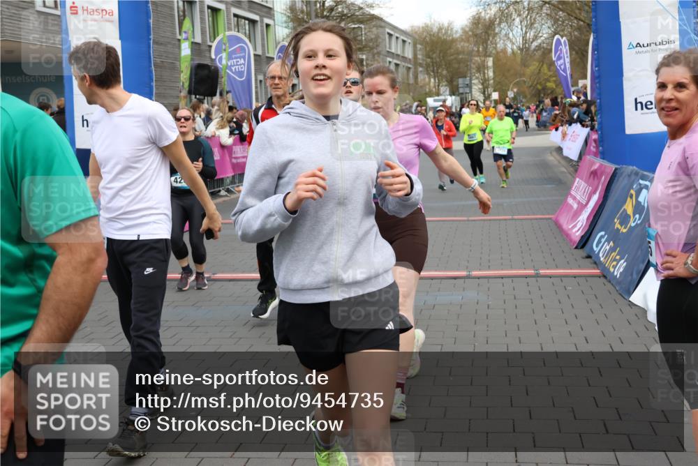 12.04.2026 - 45. Internationalen Wilhelmsburger Insellauf Strokosch-Dieckow http://msf.ph/oto/9454735 12.04.2026 13:04:26 Ziel 4226, 5250, 4247, 2715, 4260, 3034, 5469, 2128, 5667, 2089 meine-sportfotos.de
