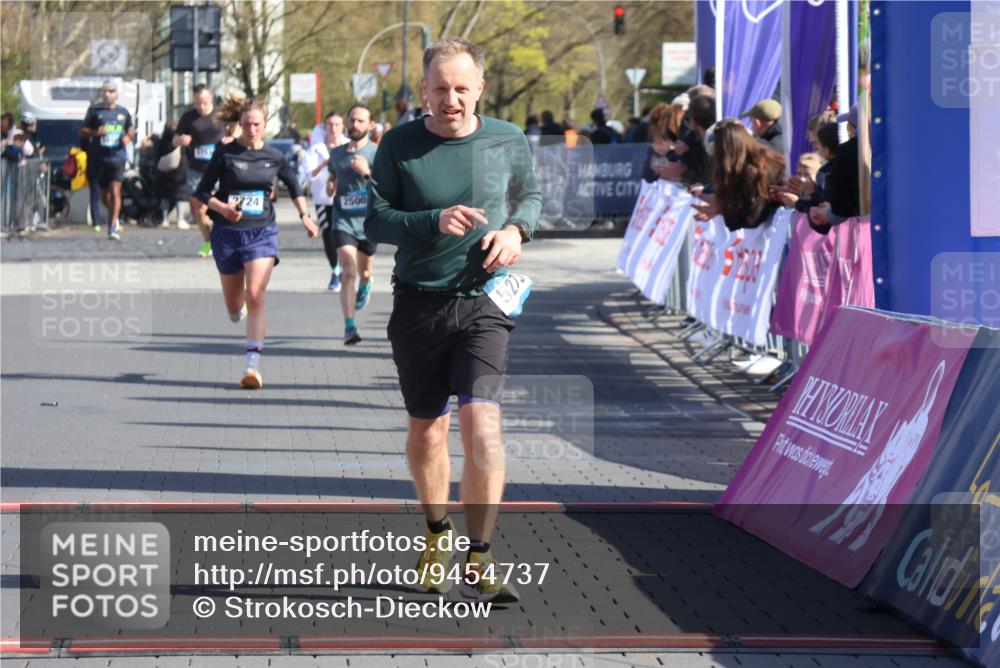 12.04.2026 - 45. Internationalen Wilhelmsburger Insellauf Strokosch-Dieckow http://msf.ph/oto/9454737 12.04.2026 10:43:09 Ziel 5273 meine-sportfotos.de