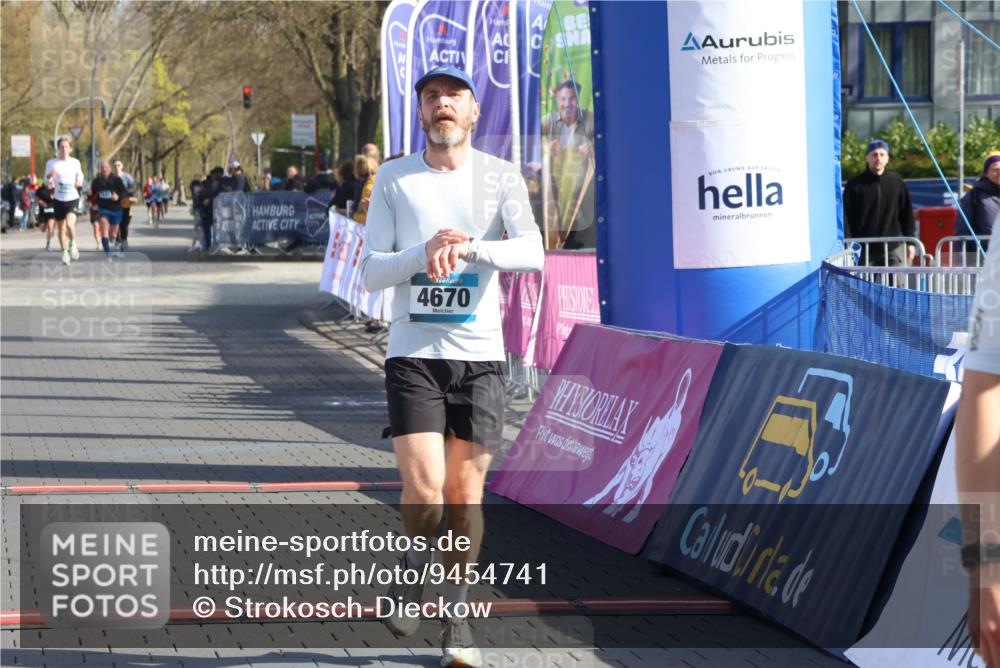 12.04.2026 - 45. Internationalen Wilhelmsburger Insellauf Strokosch-Dieckow http://msf.ph/oto/9454741 12.04.2026 10:30:22 Ziel 4670 meine-sportfotos.de