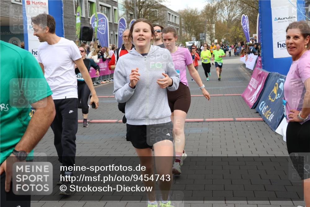 12.04.2026 - 45. Internationalen Wilhelmsburger Insellauf Strokosch-Dieckow http://msf.ph/oto/9454743 12.04.2026 13:04:26 Ziel 4226, 5250, 4247, 2715, 4260, 3034, 5469, 2128, 5667, 2089 meine-sportfotos.de