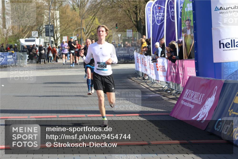 12.04.2026 - 45. Internationalen Wilhelmsburger Insellauf Strokosch-Dieckow http://msf.ph/oto/9454744 12.04.2026 10:30:30 Ziel 4904, 5534 meine-sportfotos.de