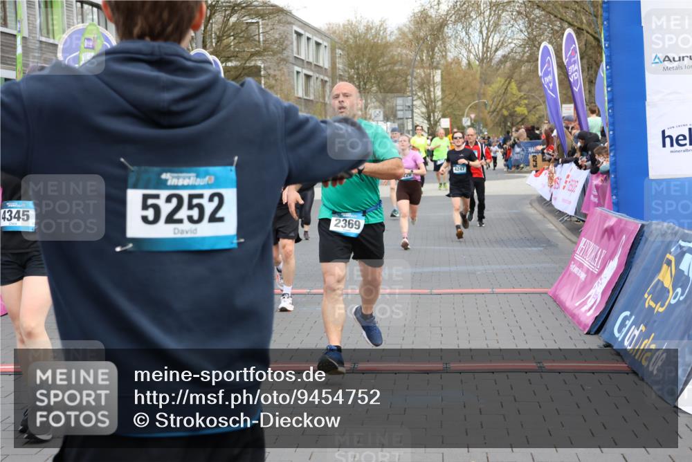 12.04.2026 - 45. Internationalen Wilhelmsburger Insellauf Strokosch-Dieckow http://msf.ph/oto/9454752 12.04.2026 13:04:21 Ziel 4345, 2369, 3768, 5155, 4226, 5250, 4247, 2715, 4260 meine-sportfotos.de