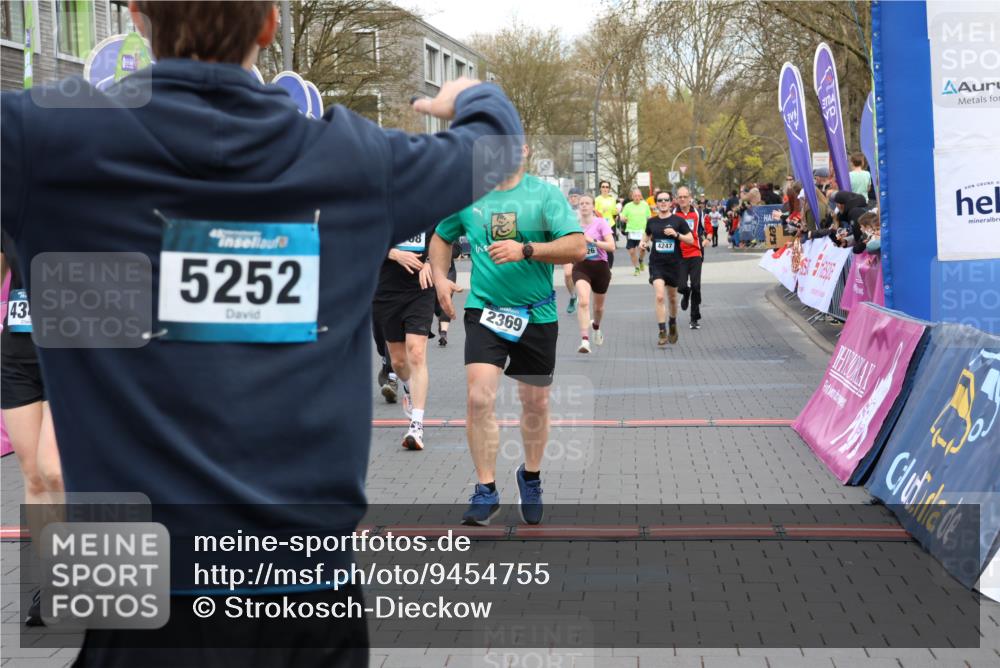 12.04.2026 - 45. Internationalen Wilhelmsburger Insellauf Strokosch-Dieckow http://msf.ph/oto/9454755 12.04.2026 13:04:21 Ziel 4345, 2369, 3768, 5155, 4226, 5250, 4247, 2715, 4260 meine-sportfotos.de