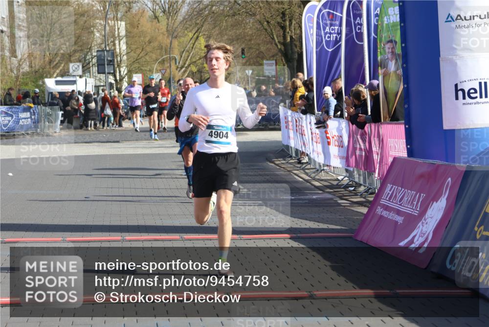 12.04.2026 - 45. Internationalen Wilhelmsburger Insellauf Strokosch-Dieckow http://msf.ph/oto/9454758 12.04.2026 10:30:30 Ziel 4904, 5534 meine-sportfotos.de
