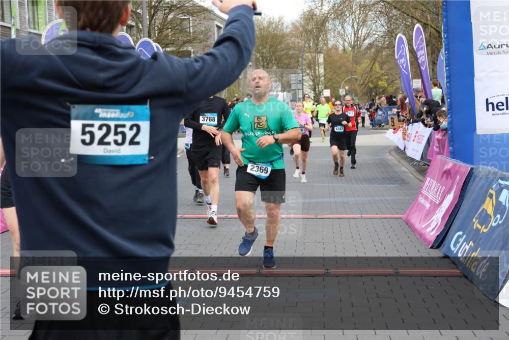 12.04.2026 - 45. Internationalen Wilhelmsburger Insellauf Strokosch-Dieckow http://msf.ph/oto/9454759 12.04.2026 13:04:21 Ziel 4345, 2369, 3768, 5155, 4226, 5250, 4247, 2715, 4260 meine-sportfotos.de