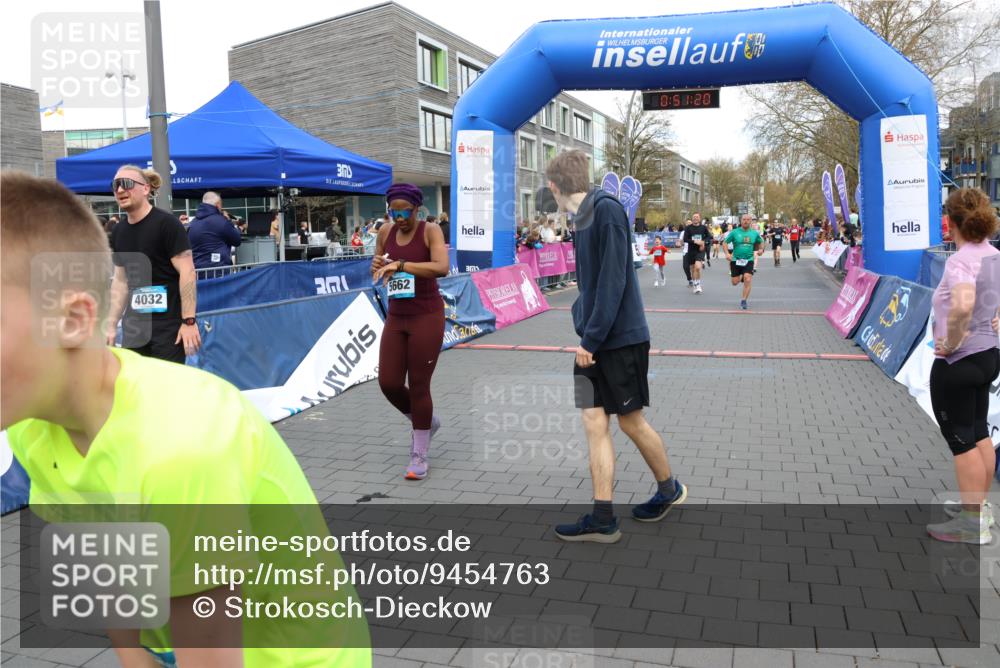 12.04.2026 - 45. Internationalen Wilhelmsburger Insellauf Strokosch-Dieckow http://msf.ph/oto/9454763 12.04.2026 13:04:20 Ziel 4032, 4345, 2369, 3768, 5155, 4226, 5250, 4247 meine-sportfotos.de