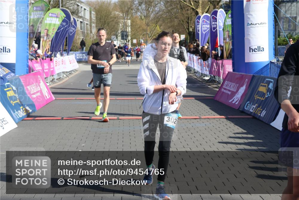12.04.2026 - 45. Internationalen Wilhelmsburger Insellauf Strokosch-Dieckow http://msf.ph/oto/9454765 12.04.2026 10:43:19 Ziel 2500, 3021, 5751, 5794, 3779 meine-sportfotos.de