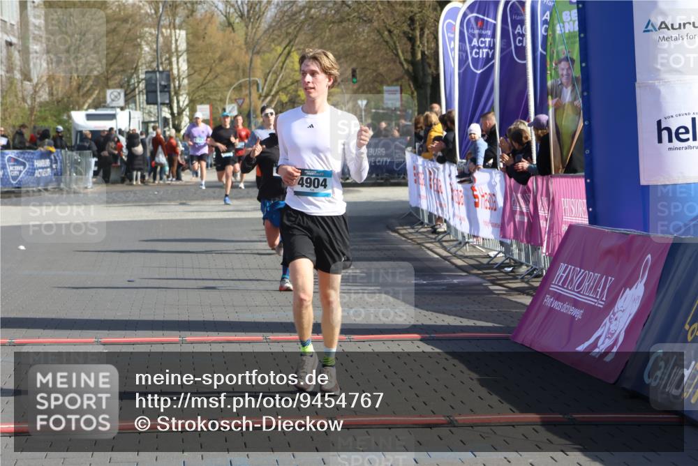 12.04.2026 - 45. Internationalen Wilhelmsburger Insellauf Strokosch-Dieckow http://msf.ph/oto/9454767 12.04.2026 10:30:30 Ziel 4904, 5534 meine-sportfotos.de