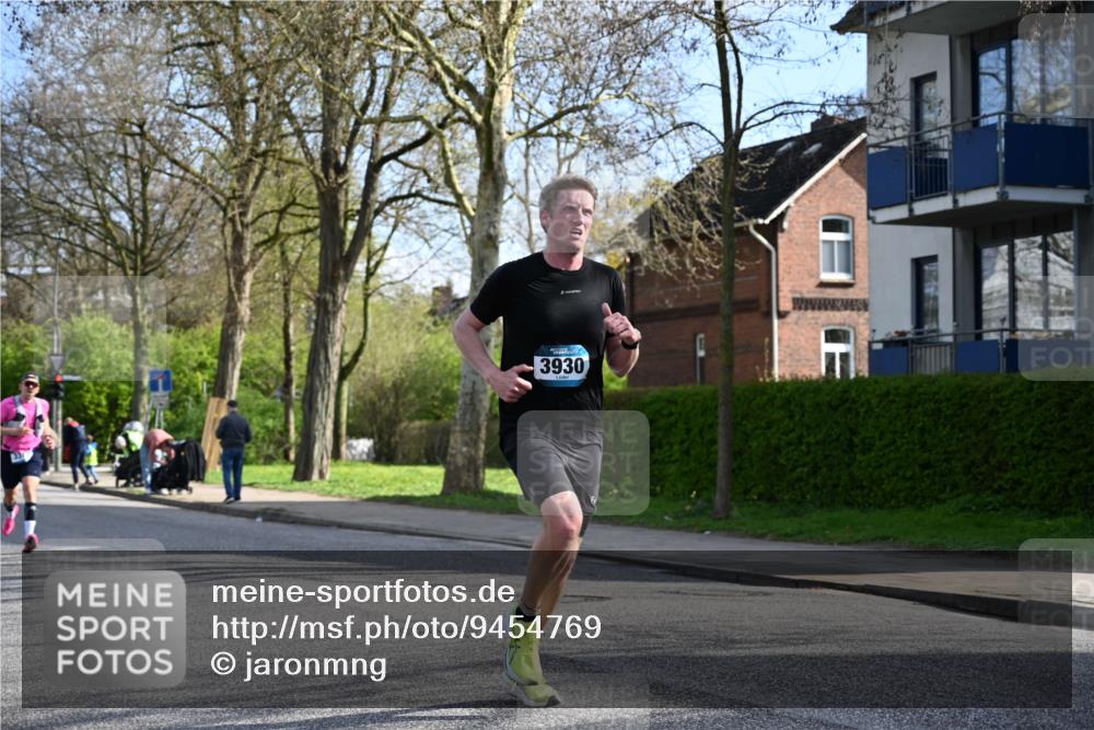 12.04.2026 - 45. Internationalen Wilhelmsburger Insellauf J. Mangold http://msf.ph/oto/9454769 12.04.2026 10:21:54 Ziel 3137, 3930, 3317, 3771, 2010, 3053, 4694, 5507, 5561 meine-sportfotos.de