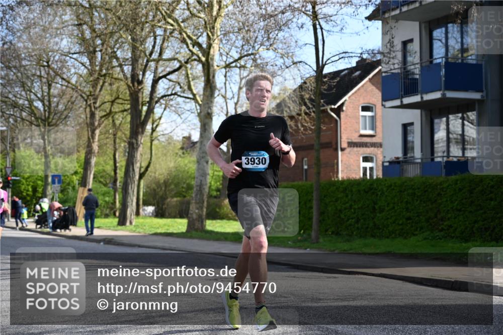 12.04.2026 - 45. Internationalen Wilhelmsburger Insellauf J. Mangold http://msf.ph/oto/9454770 12.04.2026 10:21:54 Ziel 3137, 3930, 3317, 3771, 2010, 3053, 4694, 5507, 5561 meine-sportfotos.de