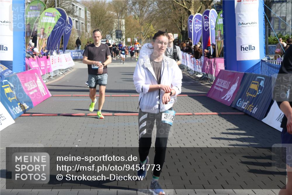 12.04.2026 - 45. Internationalen Wilhelmsburger Insellauf Strokosch-Dieckow http://msf.ph/oto/9454773 12.04.2026 10:43:19 Ziel 2500, 3021, 5751, 5794, 3779 meine-sportfotos.de