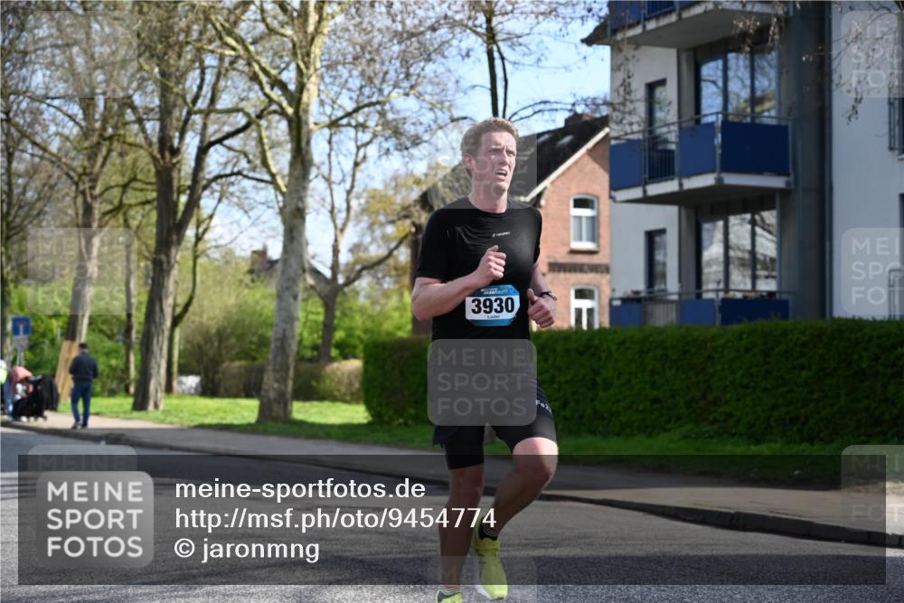 12.04.2026 - 45. Internationalen Wilhelmsburger Insellauf J. Mangold http://msf.ph/oto/9454774 12.04.2026 10:21:55 Ziel 3137, 3930, 3317, 3771, 2010, 3053, 4694, 5507, 5561 meine-sportfotos.de