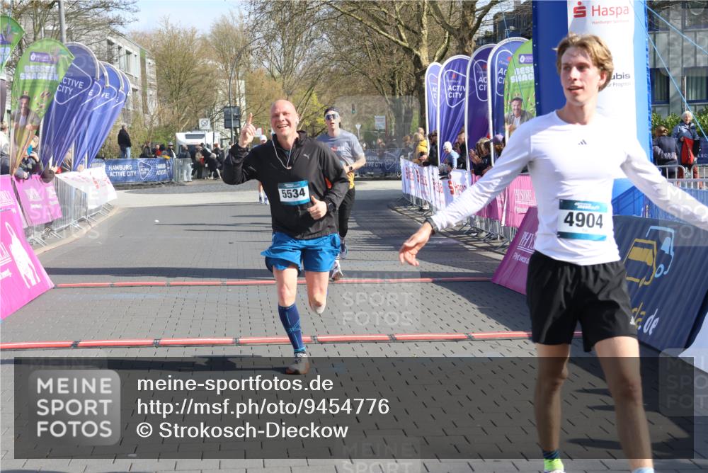 12.04.2026 - 45. Internationalen Wilhelmsburger Insellauf Strokosch-Dieckow http://msf.ph/oto/9454776 12.04.2026 10:30:33 Ziel 4904, 5534, 3845 meine-sportfotos.de
