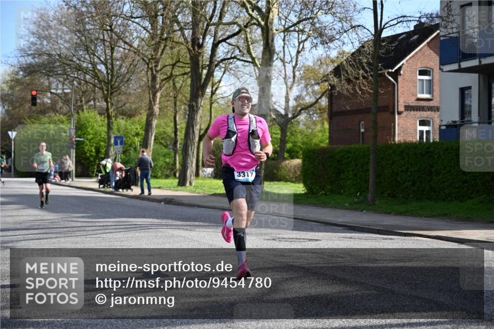 12.04.2026 - 45. Internationalen Wilhelmsburger Insellauf J. Mangold http://msf.ph/oto/9454780 12.04.2026 10:21:57 Ziel 3137, 3930, 3317, 3771, 2010, 3053, 4694, 5507, 5561, 3963 meine-sportfotos.de
