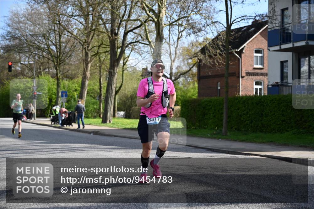 12.04.2026 - 45. Internationalen Wilhelmsburger Insellauf J. Mangold http://msf.ph/oto/9454783 12.04.2026 10:21:58 Ziel 3930, 3317, 3771, 2010, 3053, 4694, 5507, 5561, 3963 meine-sportfotos.de