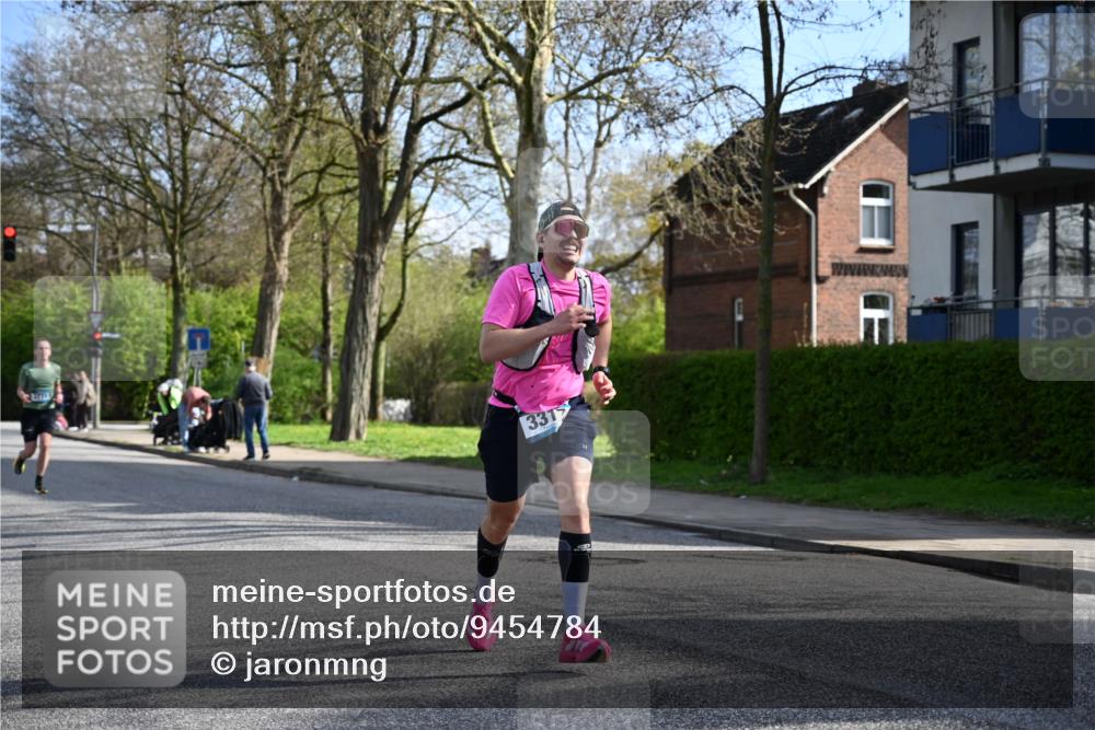 12.04.2026 - 45. Internationalen Wilhelmsburger Insellauf J. Mangold http://msf.ph/oto/9454784 12.04.2026 10:21:58 Ziel 3930, 3317, 3771, 2010, 3053, 4694, 5507, 5561, 3963 meine-sportfotos.de