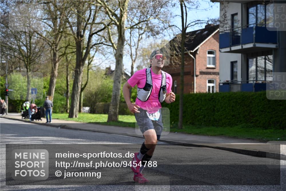 12.04.2026 - 45. Internationalen Wilhelmsburger Insellauf J. Mangold http://msf.ph/oto/9454788 12.04.2026 10:21:58 Ziel 3930, 3317, 3771, 2010, 3053, 4694, 5507, 5561, 3963 meine-sportfotos.de