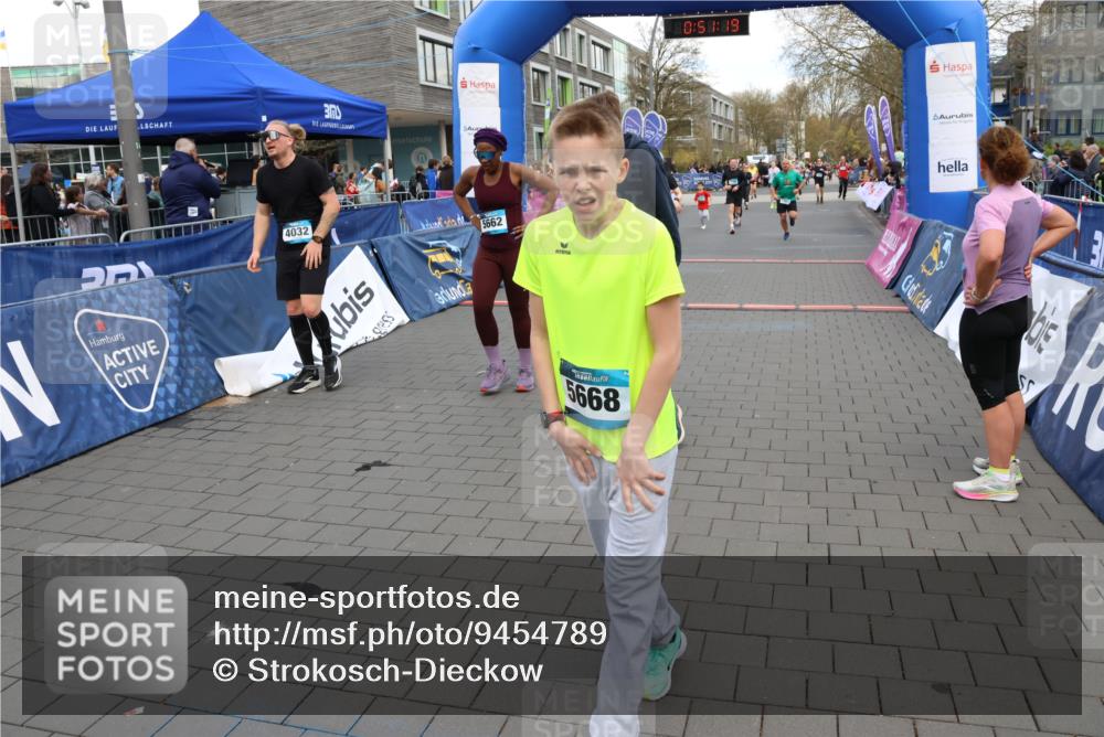 12.04.2026 - 45. Internationalen Wilhelmsburger Insellauf Strokosch-Dieckow http://msf.ph/oto/9454789 12.04.2026 13:04:19 Ziel 5252, 4032, 4345, 2369, 3768, 5155 meine-sportfotos.de