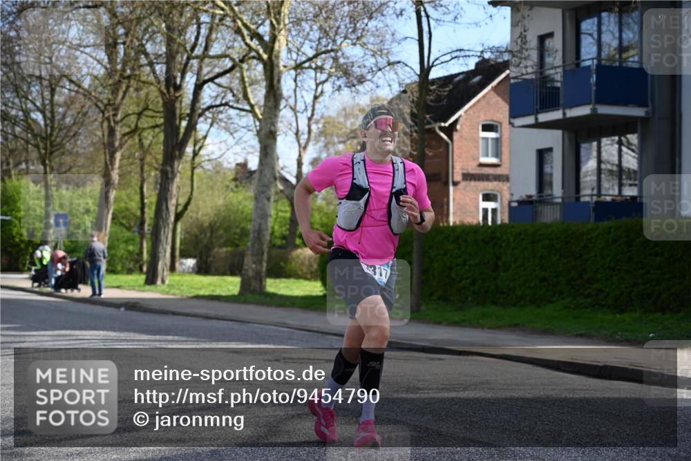 12.04.2026 - 45. Internationalen Wilhelmsburger Insellauf J. Mangold http://msf.ph/oto/9454790 12.04.2026 10:21:58 Ziel 3930, 3317, 3771, 2010, 3053, 4694, 5507, 5561, 3963 meine-sportfotos.de