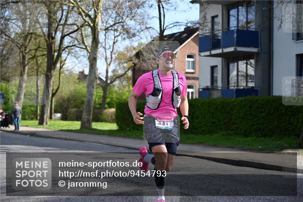 12.04.2026 - 45. Internationalen Wilhelmsburger Insellauf J. Mangold http://msf.ph/oto/9454793 12.04.2026 10:21:58 Ziel 3930, 3317, 3771, 2010, 3053, 4694, 5507, 5561, 3963 meine-sportfotos.de