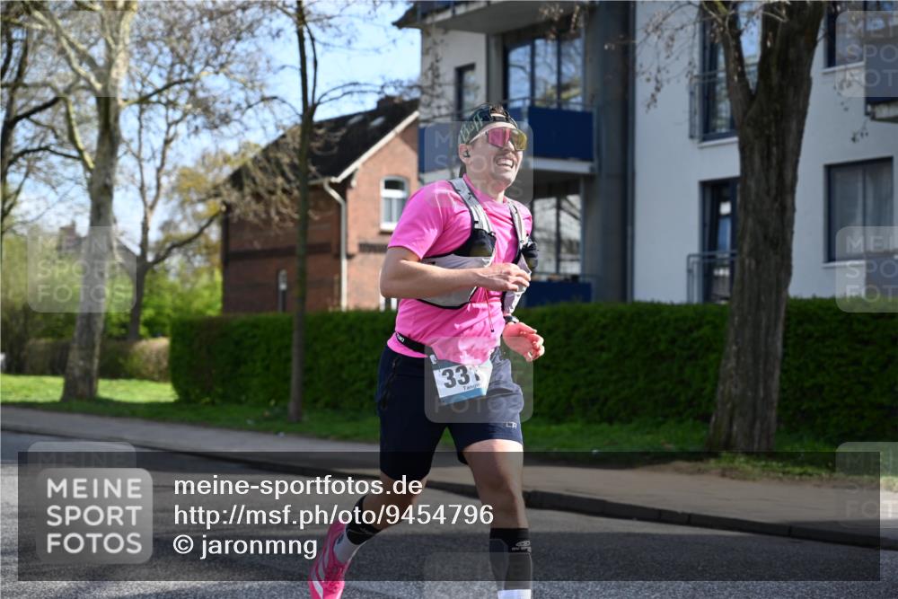 12.04.2026 - 45. Internationalen Wilhelmsburger Insellauf J. Mangold http://msf.ph/oto/9454796 12.04.2026 10:21:58 Ziel 3930, 3317, 3771, 2010, 3053, 4694, 5507, 5561, 3963 meine-sportfotos.de