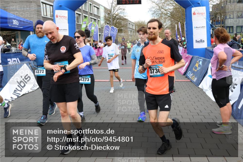 12.04.2026 - 45. Internationalen Wilhelmsburger Insellauf Strokosch-Dieckow http://msf.ph/oto/9454801 12.04.2026 13:04:13 Ziel 5668, 5198, 4372, 3737, 3736, 4373, 3883, 5662, 5252, 4032 meine-sportfotos.de