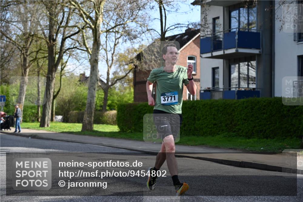 12.04.2026 - 45. Internationalen Wilhelmsburger Insellauf J. Mangold http://msf.ph/oto/9454802 12.04.2026 10:22:02 Ziel 3930, 3317, 3771, 2010, 3053, 4694, 5507, 5561, 3963, 5271 meine-sportfotos.de