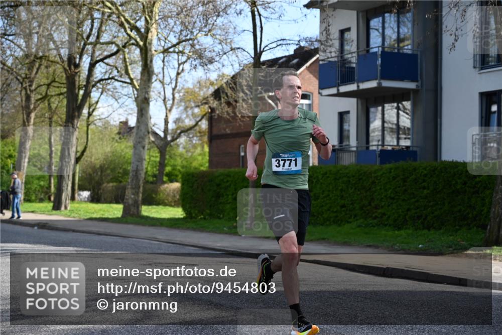 12.04.2026 - 45. Internationalen Wilhelmsburger Insellauf J. Mangold http://msf.ph/oto/9454803 12.04.2026 10:22:03 Ziel 3930, 3317, 3771, 2010, 3053, 4694, 3053, 4694, 5507, 5561, 5561, 3963, 5271 meine-sportfotos.de