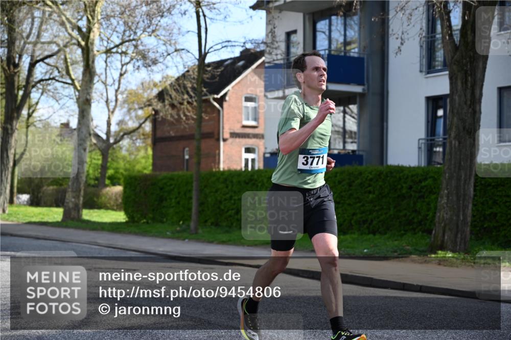 12.04.2026 - 45. Internationalen Wilhelmsburger Insellauf J. Mangold http://msf.ph/oto/9454806 12.04.2026 10:22:03 Ziel 3930, 3317, 3771, 2010, 3053, 4694, 3053, 4694, 5507, 5561, 5561, 3963, 5271 meine-sportfotos.de
