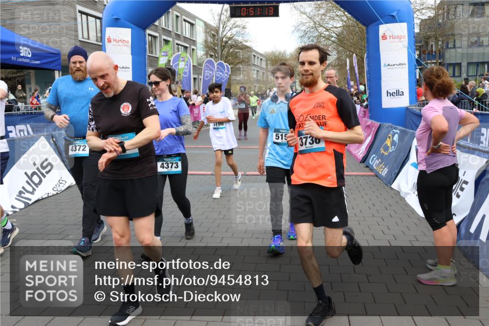 12.04.2026 - 45. Internationalen Wilhelmsburger Insellauf Strokosch-Dieckow http://msf.ph/oto/9454813 12.04.2026 13:04:13 Ziel 5668, 5198, 4372, 3737, 3736, 4373, 3883, 5662, 5252, 4032 meine-sportfotos.de