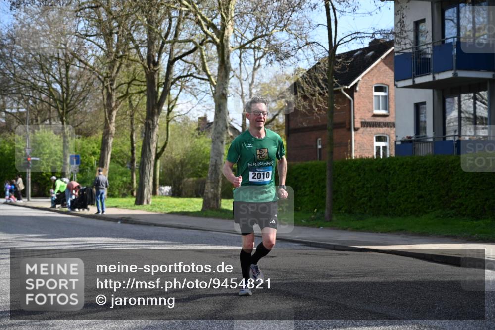 12.04.2026 - 45. Internationalen Wilhelmsburger Insellauf J. Mangold http://msf.ph/oto/9454821 12.04.2026 10:22:06 Ziel 3317, 3771, 2010, 3053, 4694, 5507, 5561, 3963, 5271 meine-sportfotos.de