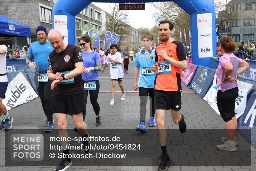 12.04.2026 - 45. Internationalen Wilhelmsburger Insellauf Strokosch-Dieckow http://msf.ph/oto/9454824 12.04.2026 13:04:13 Ziel 5668, 5198, 4372, 3737, 3736, 4373, 3883, 5662, 5252, 4032 meine-sportfotos.de